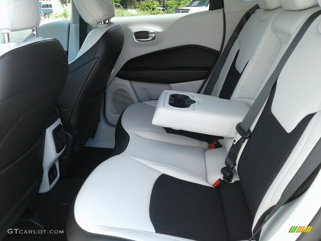 Black/Ski Gray Interior 2019 Jeep Compass Latitude Photo #129957787