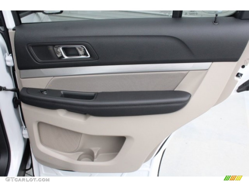 2018 Explorer FWD - Oxford White / Medium Stone photo #28
