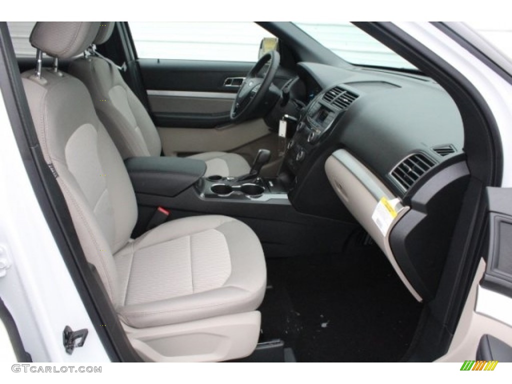 2018 Explorer FWD - Oxford White / Medium Stone photo #33