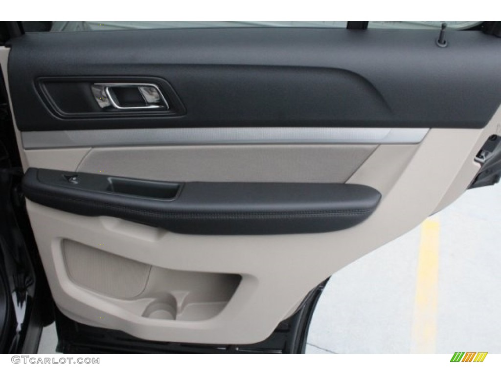 2018 Explorer FWD - Shadow Black / Medium Stone photo #28