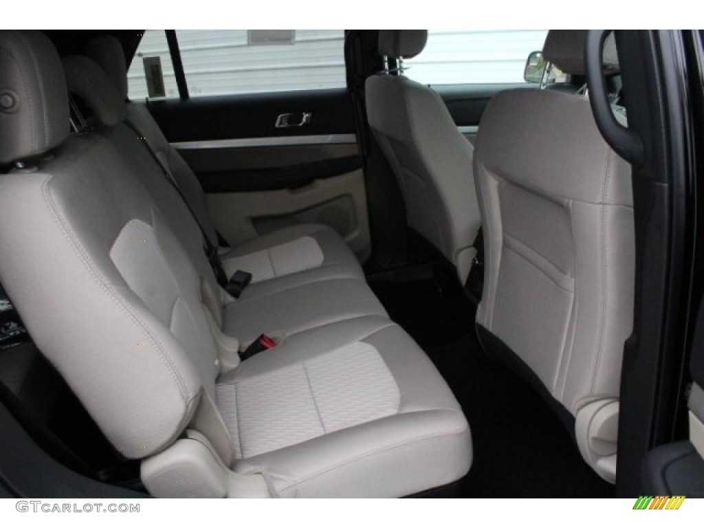 2018 Explorer FWD - Shadow Black / Medium Stone photo #29