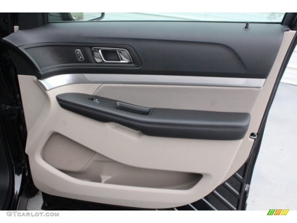 2018 Explorer FWD - Shadow Black / Medium Stone photo #30