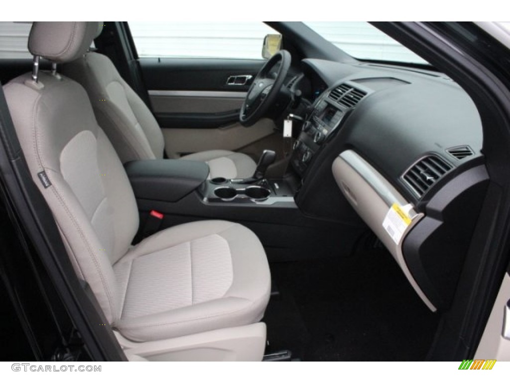 2018 Explorer FWD - Shadow Black / Medium Stone photo #32
