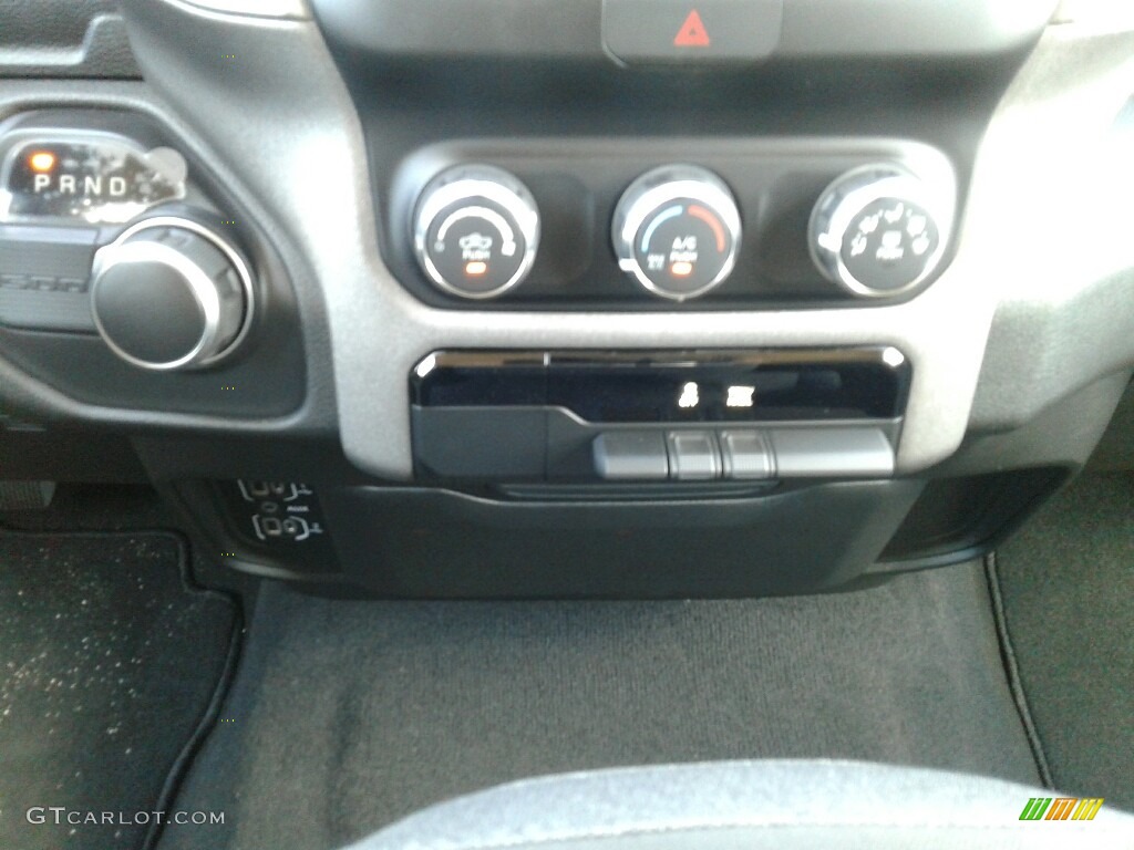 2019 1500 Tradesman Crew Cab - Bright White / Black photo #16