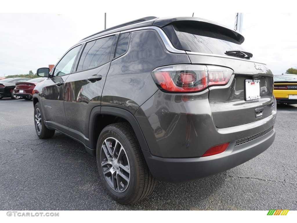 2019 Compass Latitude - Granite Crystal Metallic / Black photo #13