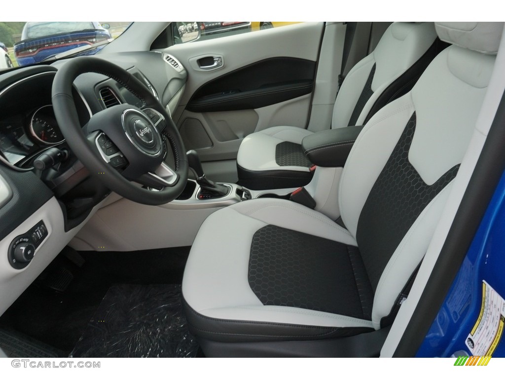 Black/Ski Gray Interior 2019 Jeep Compass Latitude Photo #129966310