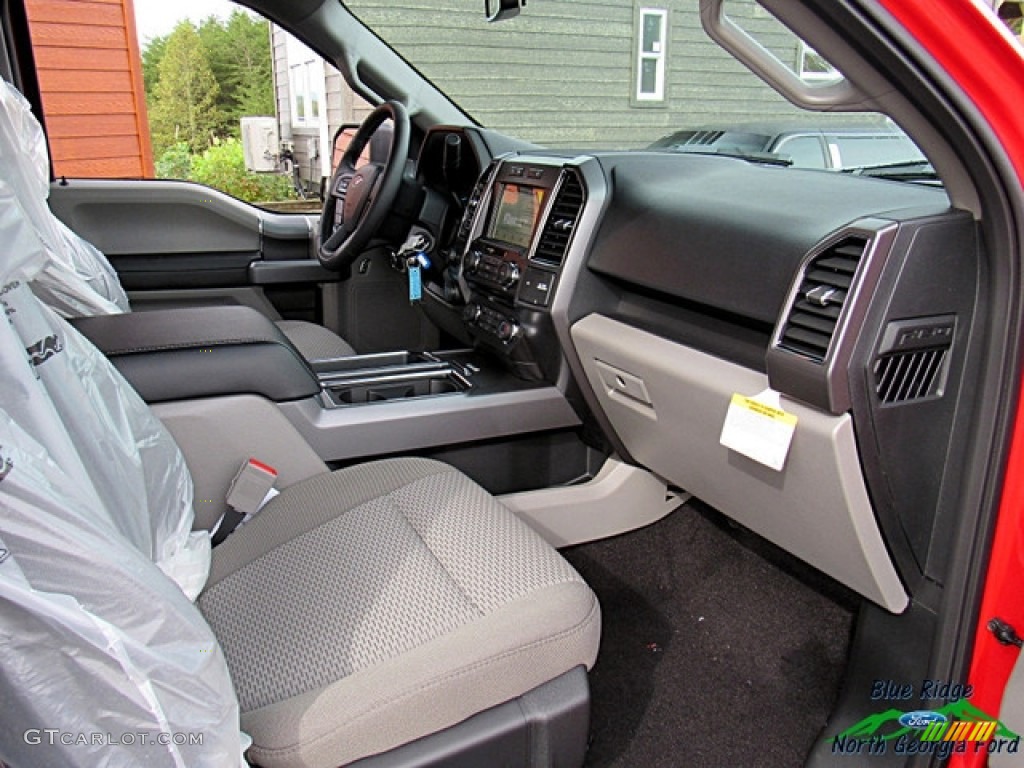 2018 F150 XLT SuperCrew 4x4 - Race Red / Earth Gray photo #31