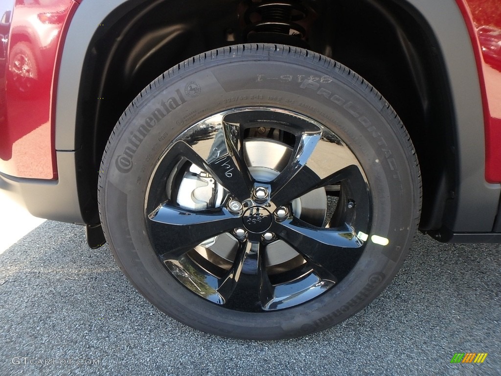 2019 Cherokee Latitude Plus 4x4 - Velvet Red Pearl / Black photo #9