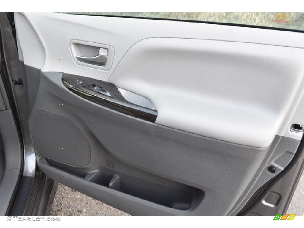 2019 Sienna XLE - Predawn Gray Mica / Ash photo #24