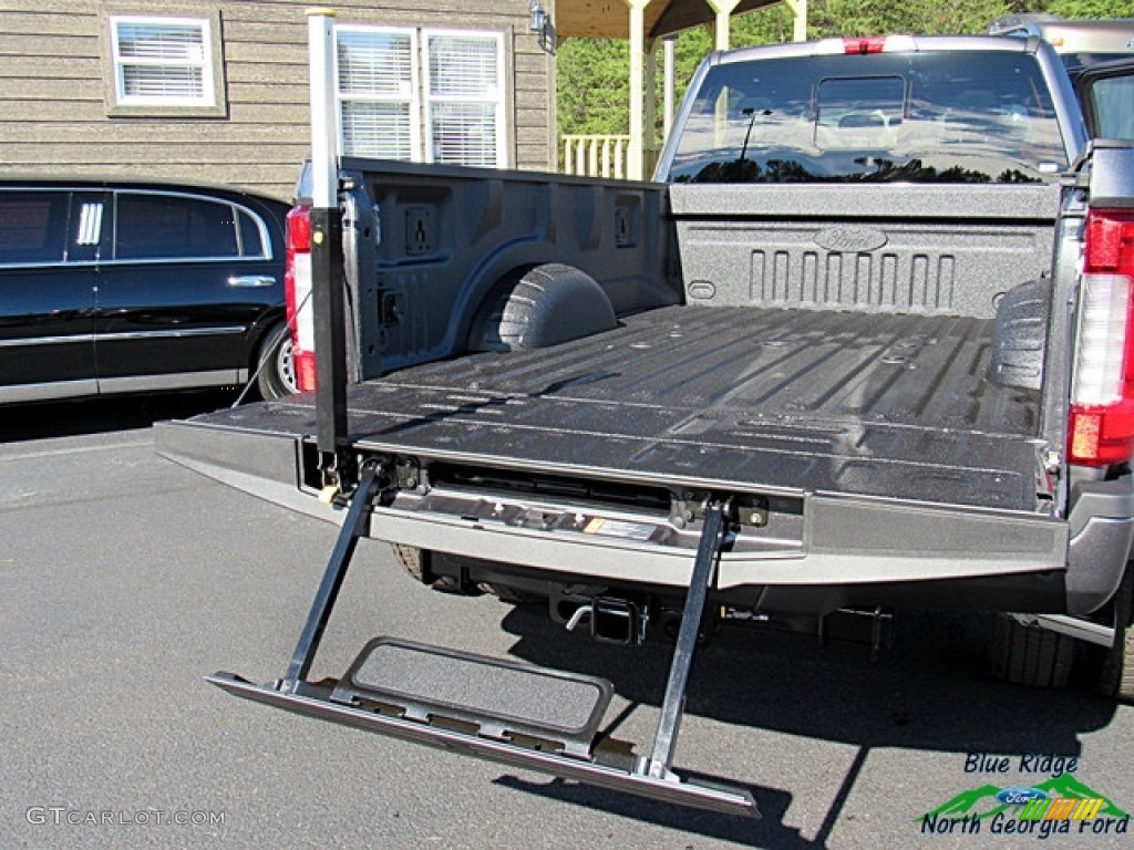 2019 F450 Super Duty Platinum Crew Cab 4x4 - Magnetic Metallic / Black photo #12