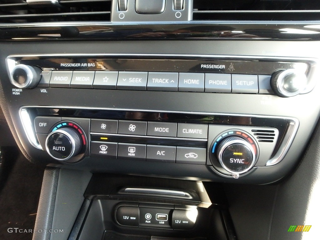 2019 Kia Optima EX Controls Photo #129986374