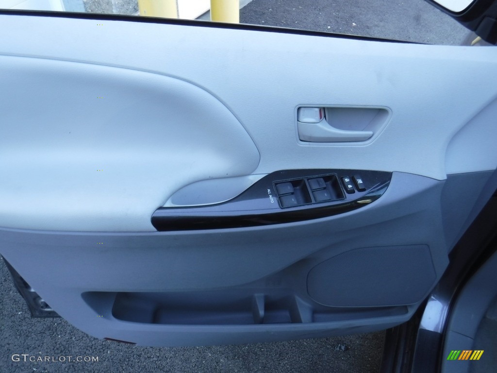 2014 Sienna LE AWD - Predawn Gray Mica / Light Gray photo #13