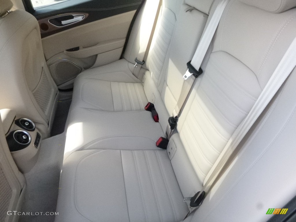 2019 Giulia Ti Lusso AWD - Imola Titanium Metallic / Black/Tan photo #17