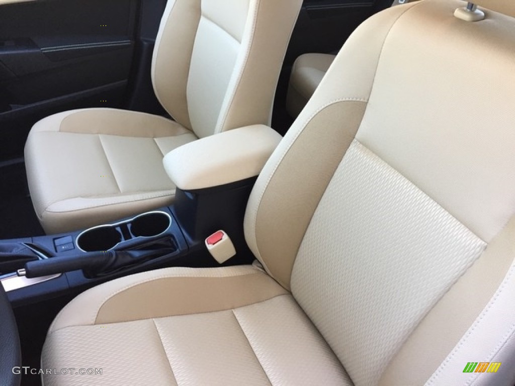 2019 Toyota Corolla LE Front Seat Photo #129992764