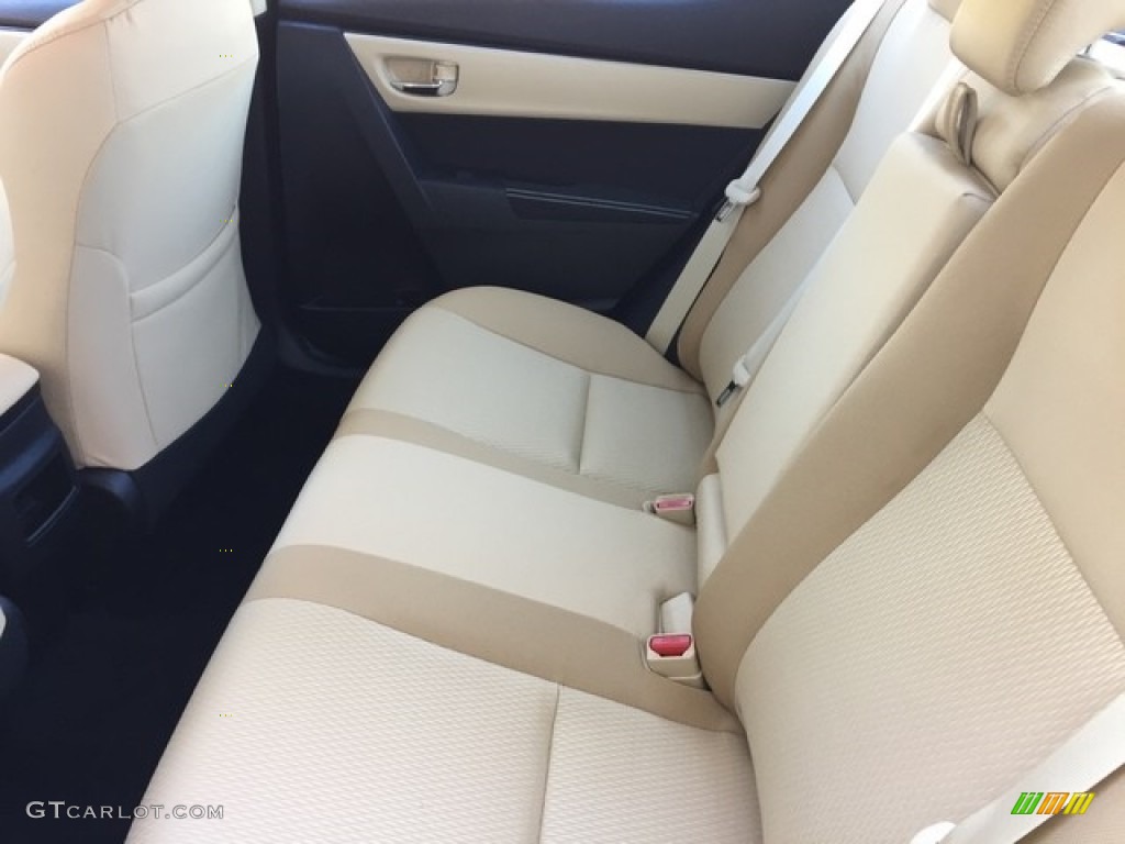 Almond Interior 2019 Toyota Corolla LE Photo #129992809