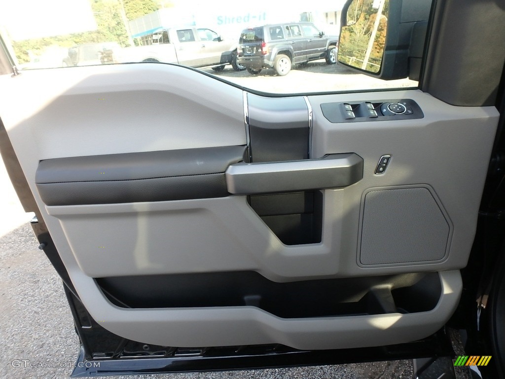 2018 F150 XLT SuperCrew 4x4 - Shadow Black / Earth Gray photo #13