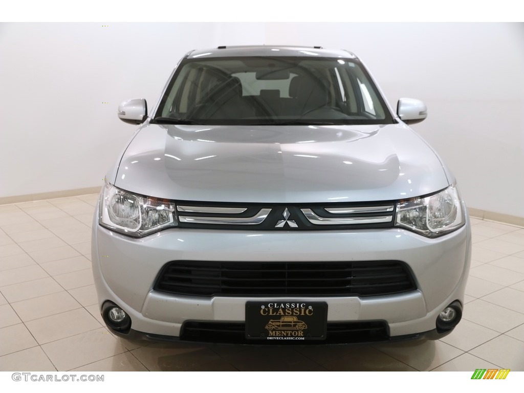 2014 Outlander SE S-AWC - Cool Silver Metallic / Black photo #2