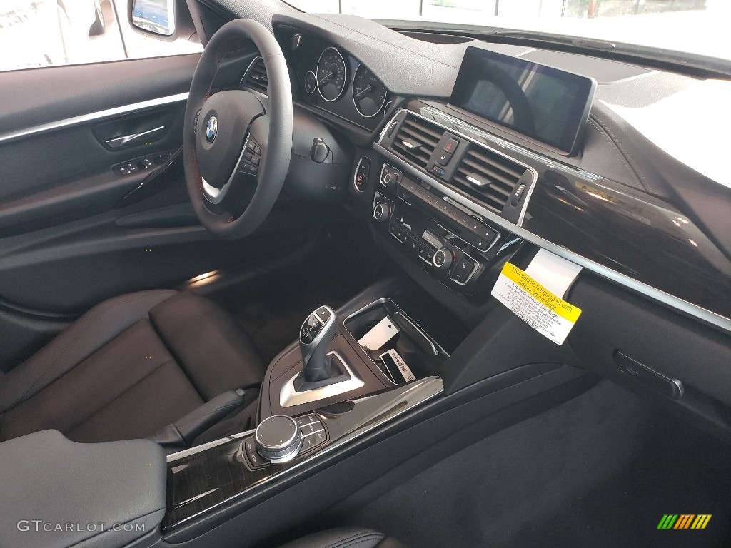 2018 3 Series 330i xDrive Sedan - Alpine White / Black photo #6