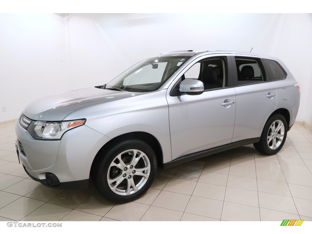 2014 Outlander SE S-AWC - Cool Silver Metallic / Black photo #3