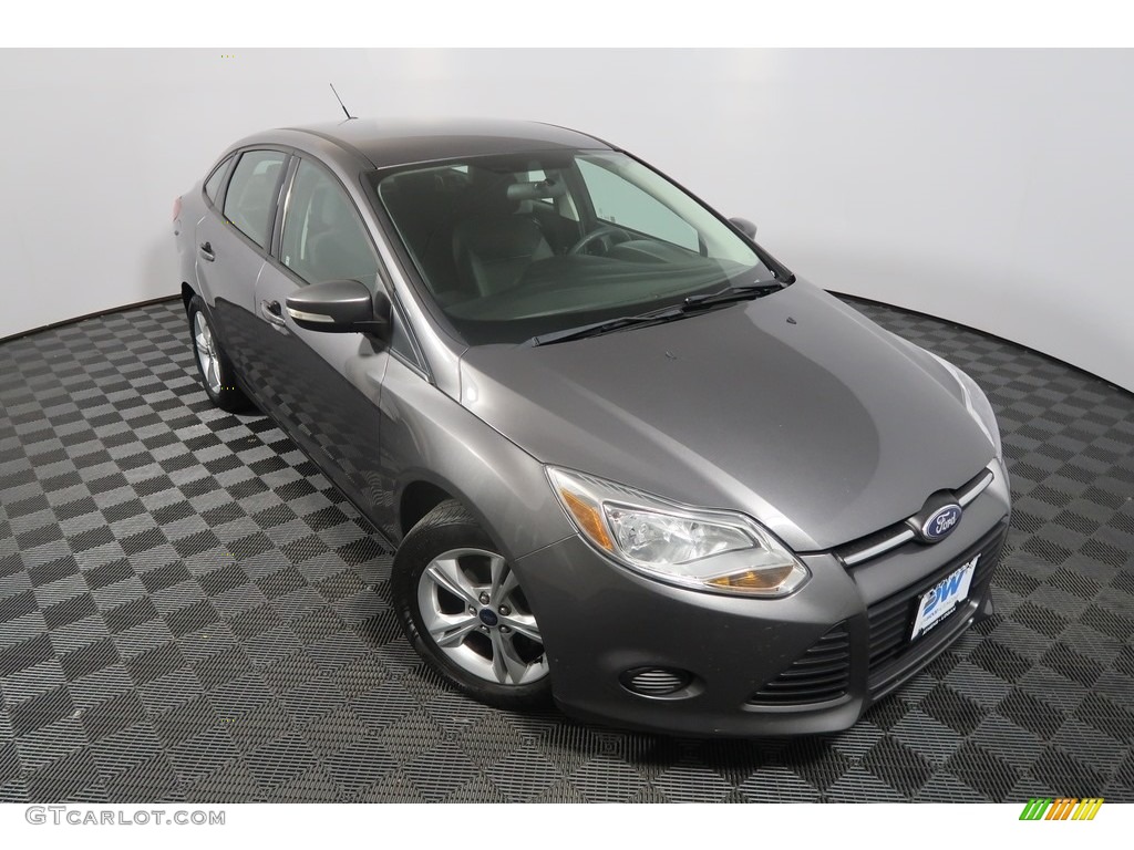 2013 Focus SE Sedan - Sterling Gray / Charcoal Black photo #2