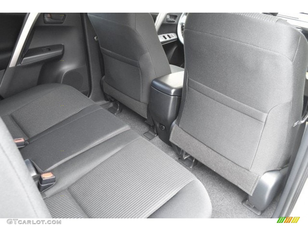2018 RAV4 LE - Super White / Black photo #16