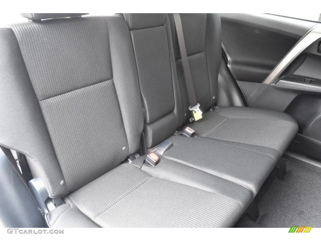 2018 RAV4 LE - Super White / Black photo #18