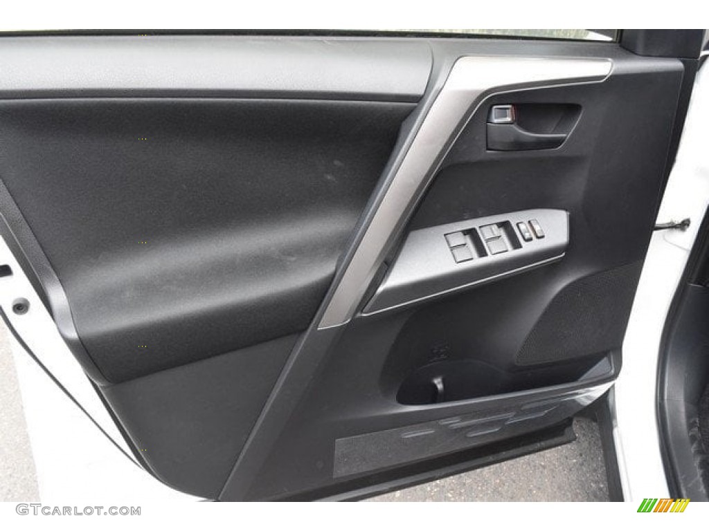 2018 RAV4 LE - Super White / Black photo #19