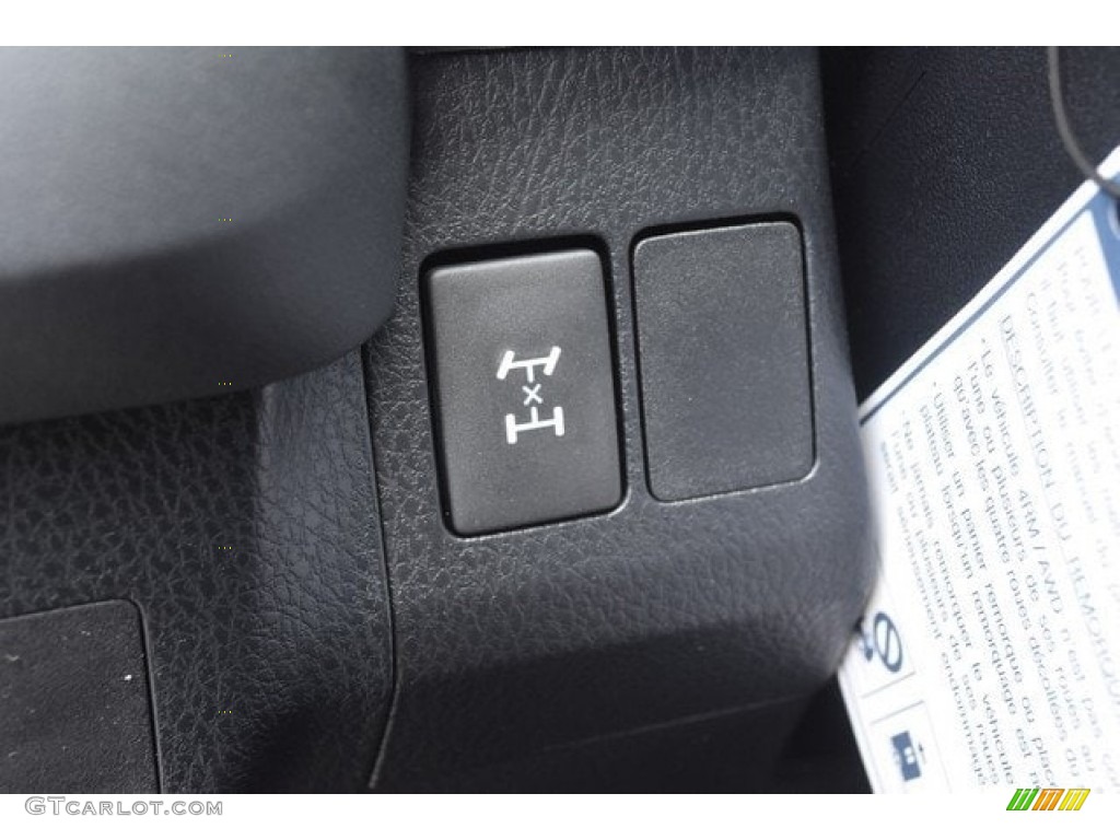 2018 RAV4 LE - Super White / Black photo #25