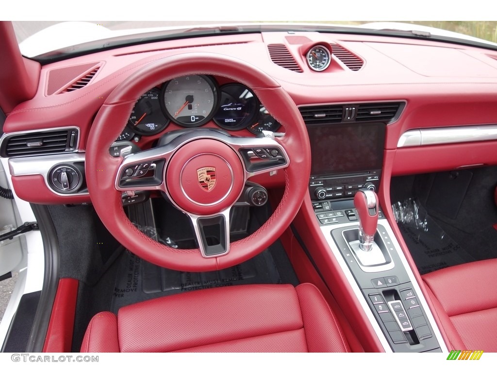 2017 Porsche 911 Carrera 4S Cabriolet Dashboard Photos