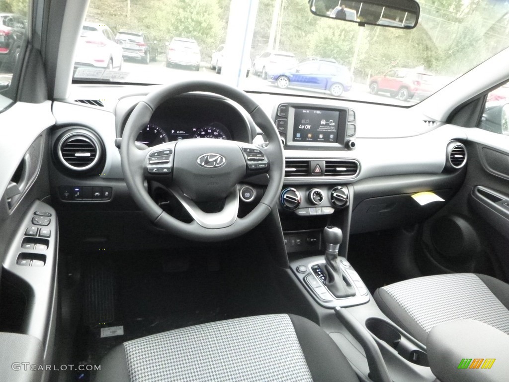 Gray/Black Interior 2019 Hyundai Kona SEL AWD Photo #130017988