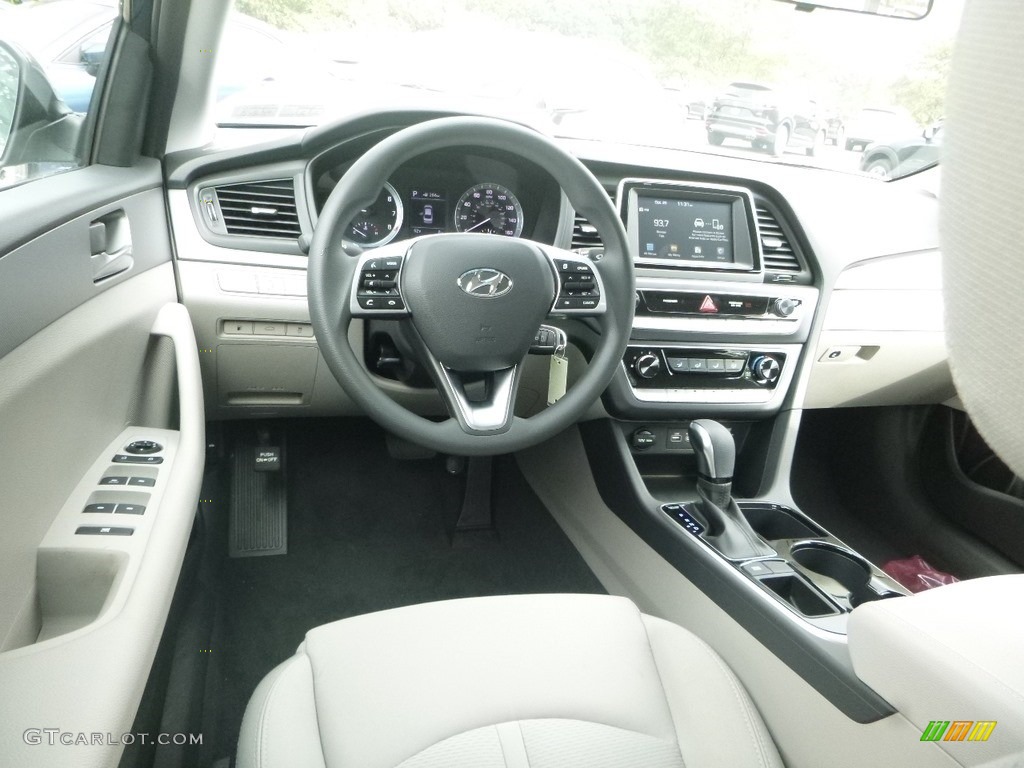 2019 Hyundai Sonata SE Front Seat Photo #130020518