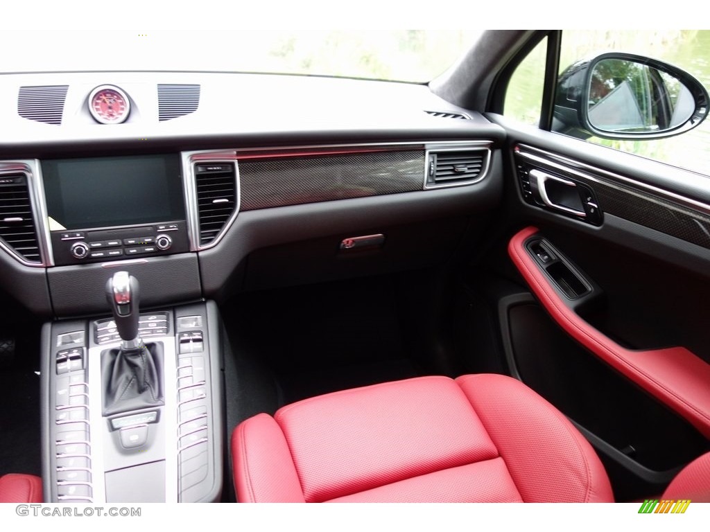 2018 Porsche Macan Turbo Black/Garnet Red Dashboard Photo #130023049