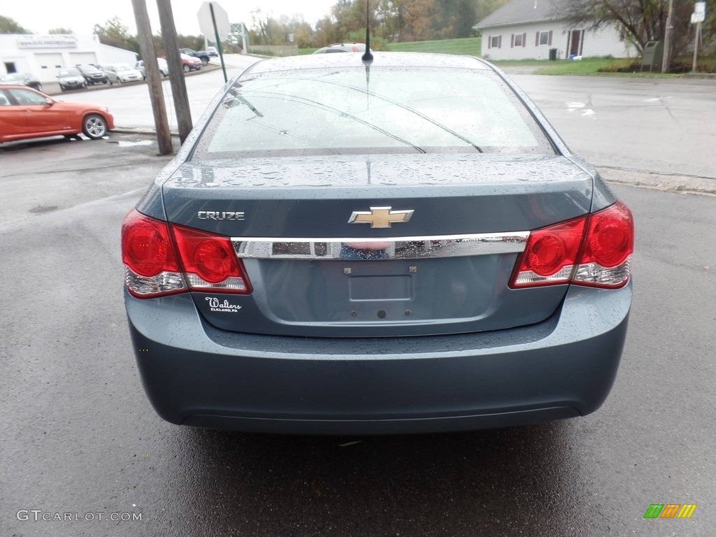 2012 Cruze LS - Blue Granite Metallic / Jet Black/Medium Titanium photo #7