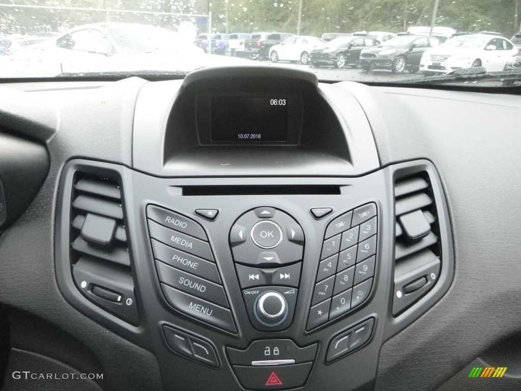 2019 Ford Fiesta SE Sedan Controls Photo #130023850