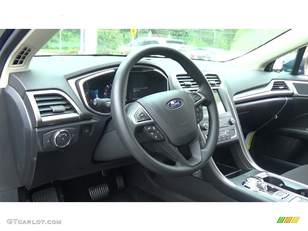 2019 Ford Fusion Hybrid SE Ebony Steering Wheel Photo #130025236
