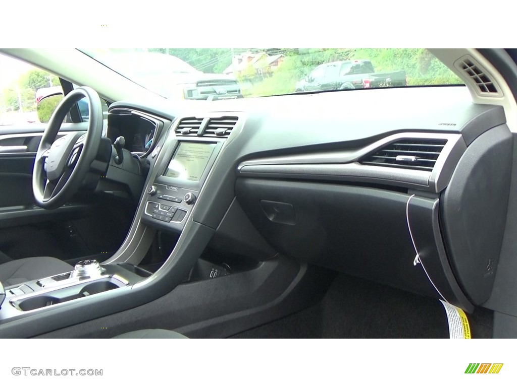 2019 Ford Fusion Hybrid SE Dashboard Photos