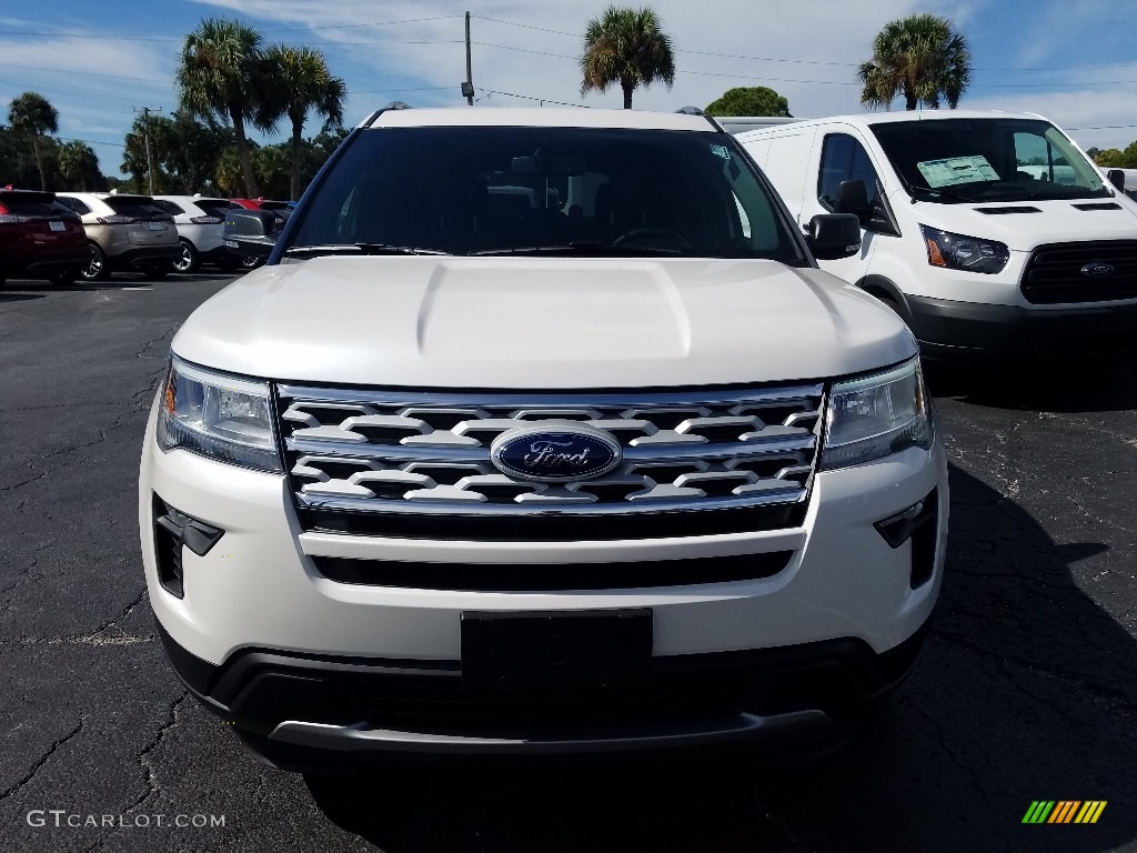 2019 Explorer XLT - Oxford White / Medium Stone photo #8