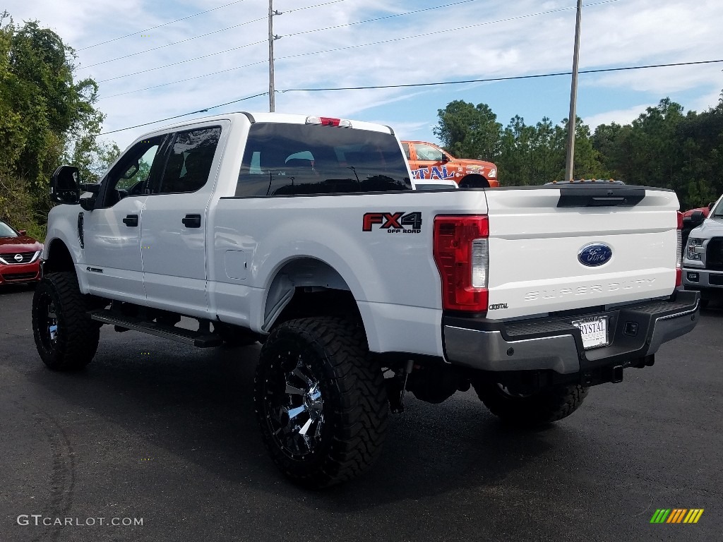 2019 F250 Super Duty XLT Crew Cab 4x4 - Oxford White / Earth Gray photo #3