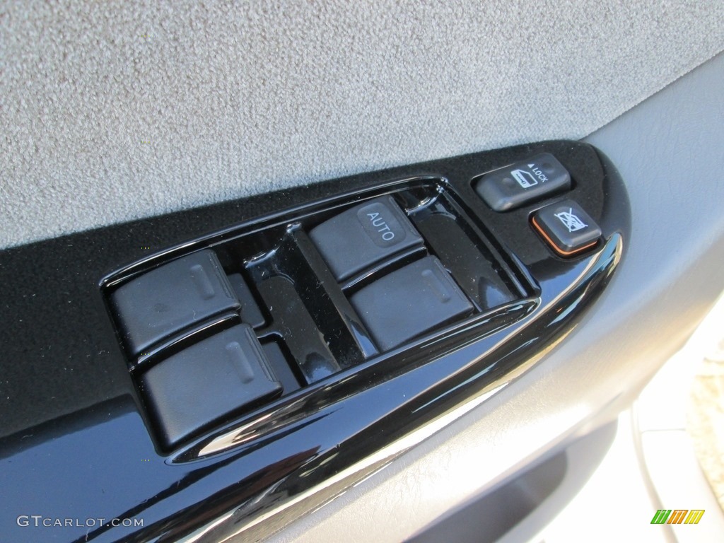 2005 Sienna CE - Natural White / Stone photo #14