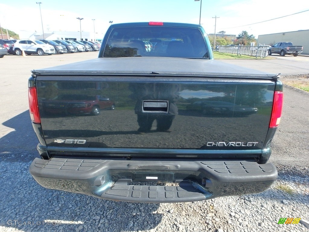 2003 S10 LS Crew Cab 4x4 - Dark Green Metallic / Graphite photo #3