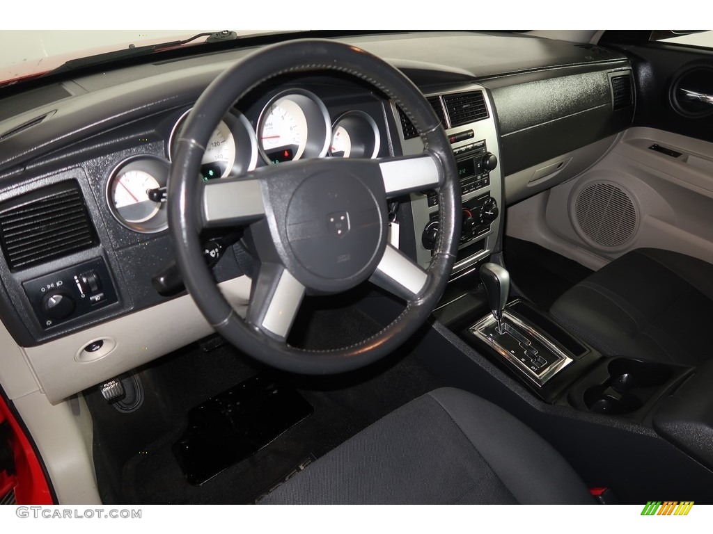 2007 Charger SE - Inferno Red Crystal Pearl / Dark Slate Gray/Light Graystone photo #13