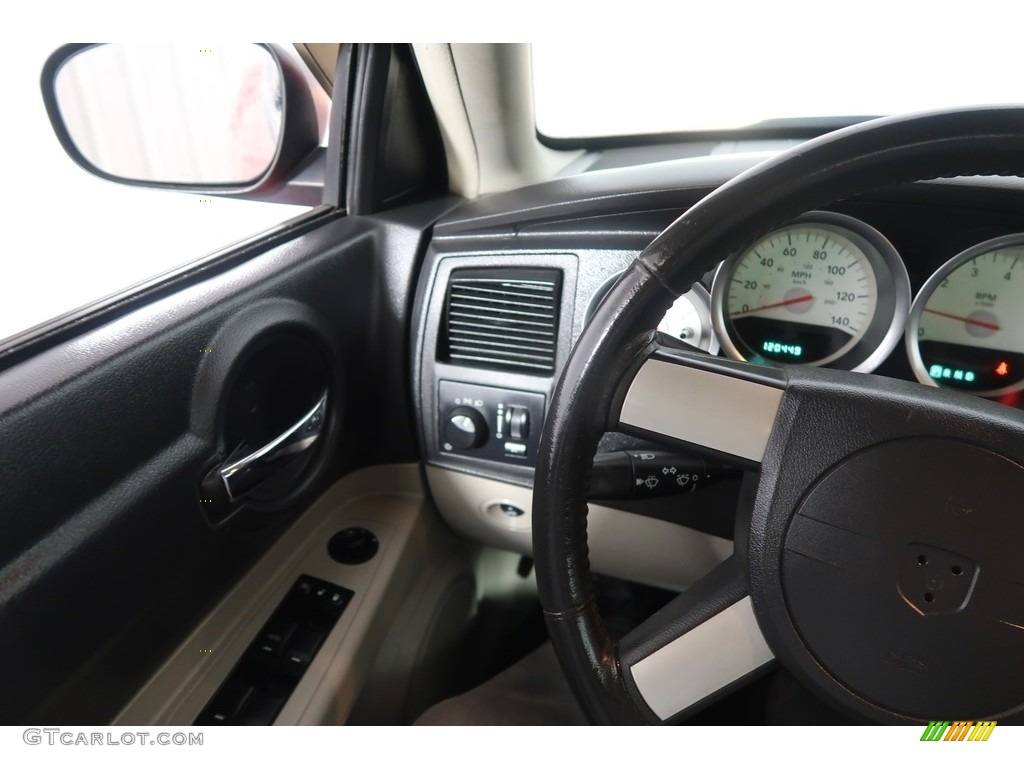 2007 Charger SE - Inferno Red Crystal Pearl / Dark Slate Gray/Light Graystone photo #17