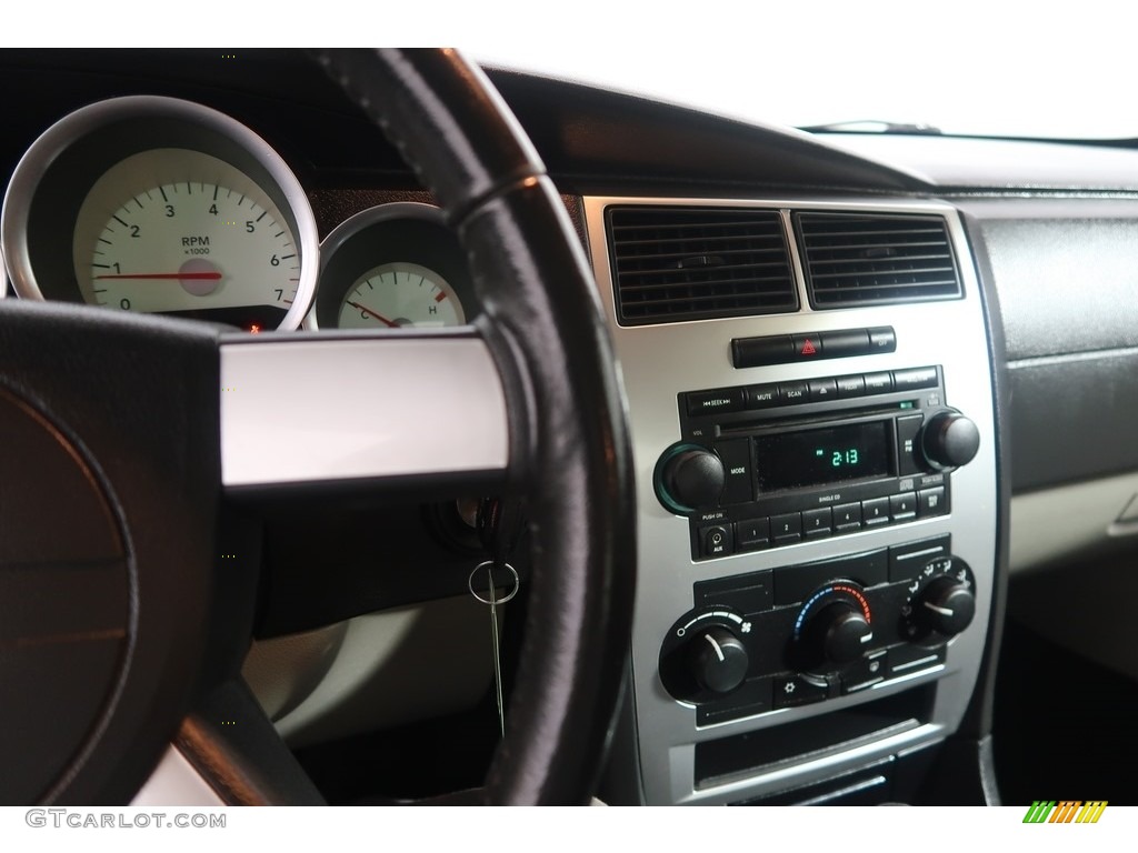 2007 Charger SE - Inferno Red Crystal Pearl / Dark Slate Gray/Light Graystone photo #19