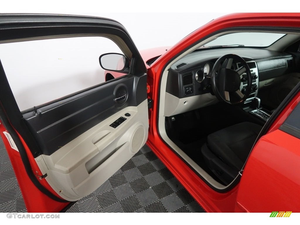 2007 Charger SE - Inferno Red Crystal Pearl / Dark Slate Gray/Light Graystone photo #35