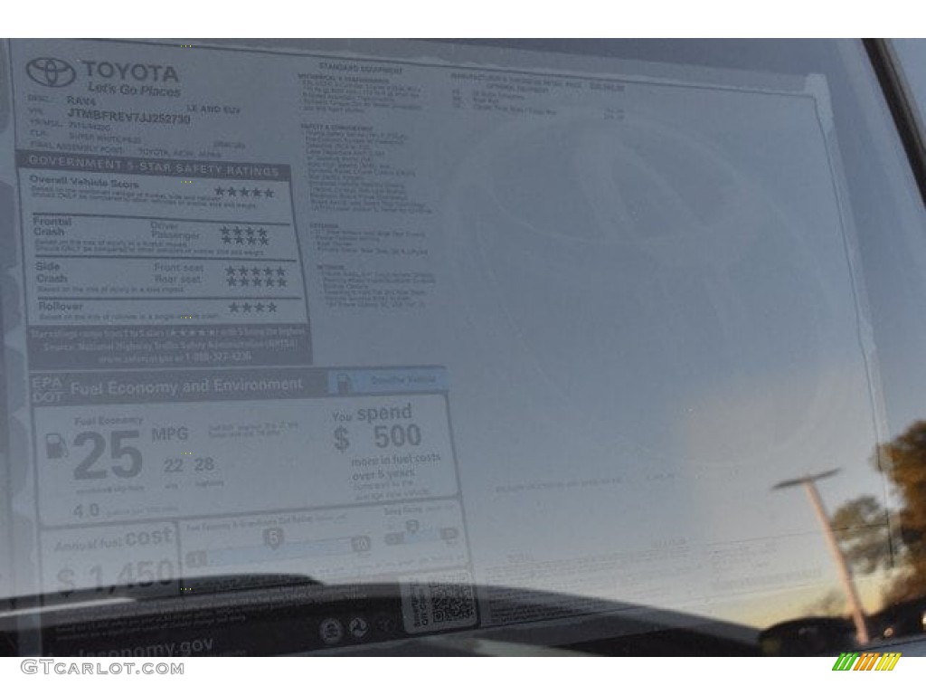 2018 RAV4 LE - Super White / Black photo #36