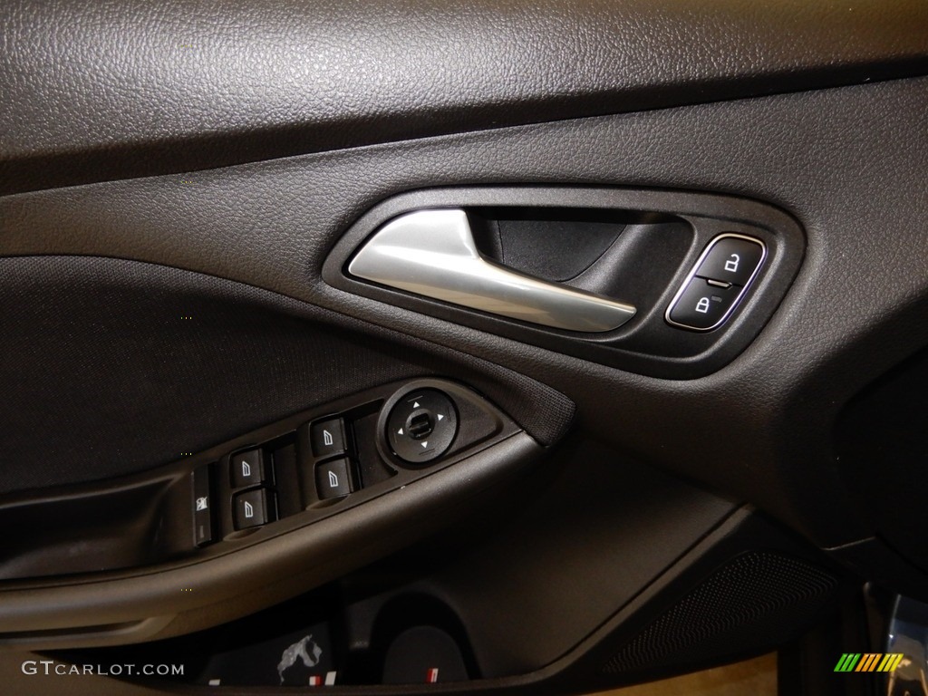 2018 Focus SEL Sedan - Blue Metallic / Charcoal Black photo #10
