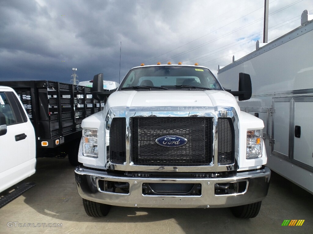 2019 F750 Super Duty Regular Cab Chassis - Oxford White / Earth Gray photo #2