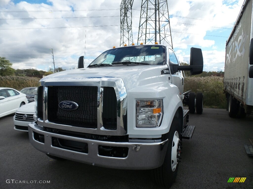 Oxford White Ford F750 Super Duty