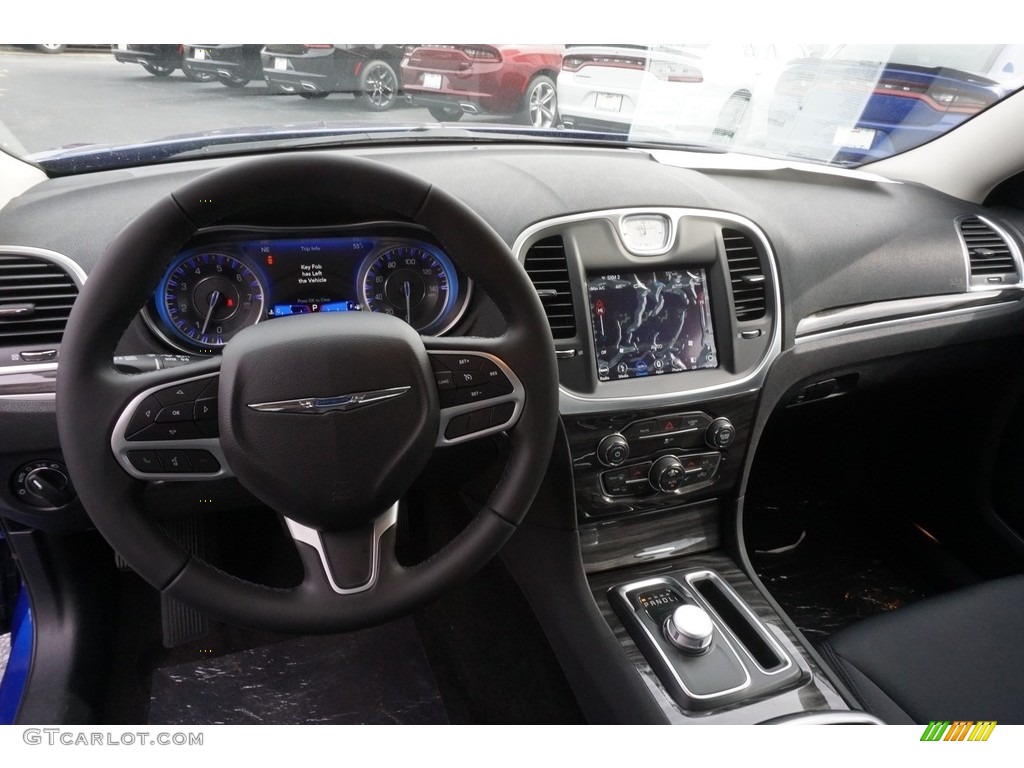 2019 Chrysler 300 Touring Black Dashboard Photo #130056740