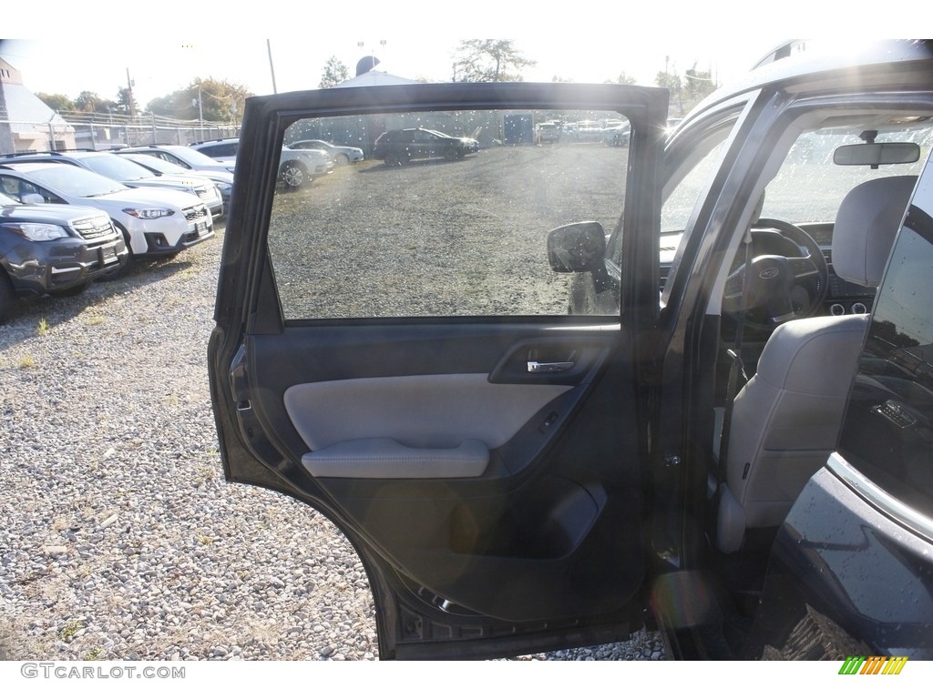 2016 Forester 2.5i Limited - Dark Gray Metallic / Gray photo #17